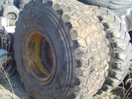 Специални  гуми за фадрома 23,5 R 25 